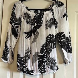 Old Navy scoop neck/ off the shoulder top